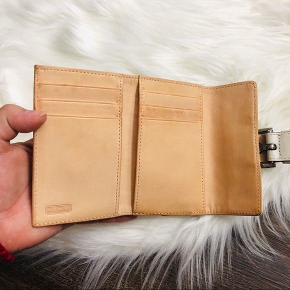 Coach Handbags - Coach vintage leather wallet 💕